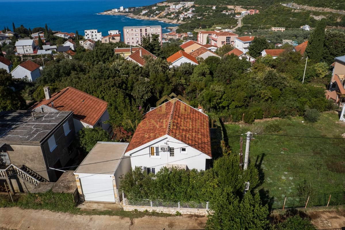 Mediteranska kuća sa dva apartmana i krovnom terasom – Sutomore